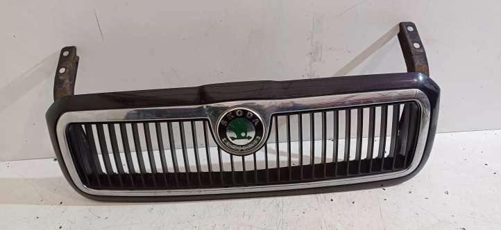Skoda Octavia Mk1 (1U) (1996 - 2004)  1U0853651 Верхняя решётка