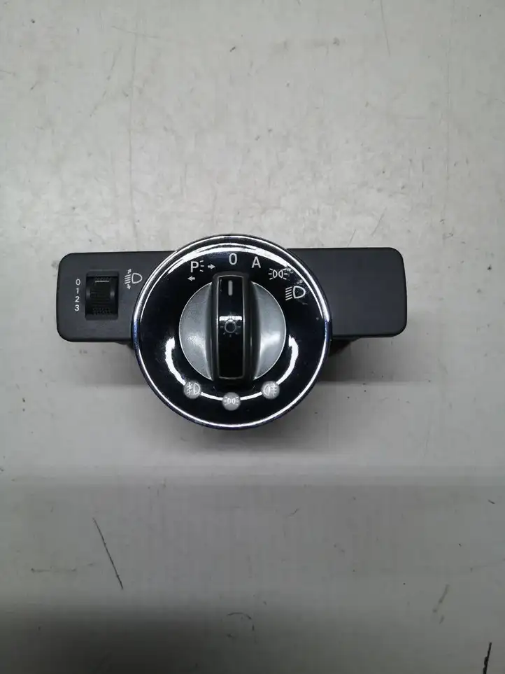 Mercedes-Benz C W204 (2007 - 2014) A2045451804 Включатель фонарей — фото 1