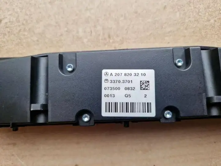 Mercedes-Benz E C207 W207 (2009 - 2017) A2078203210 Кнопка парктроника — фото 4