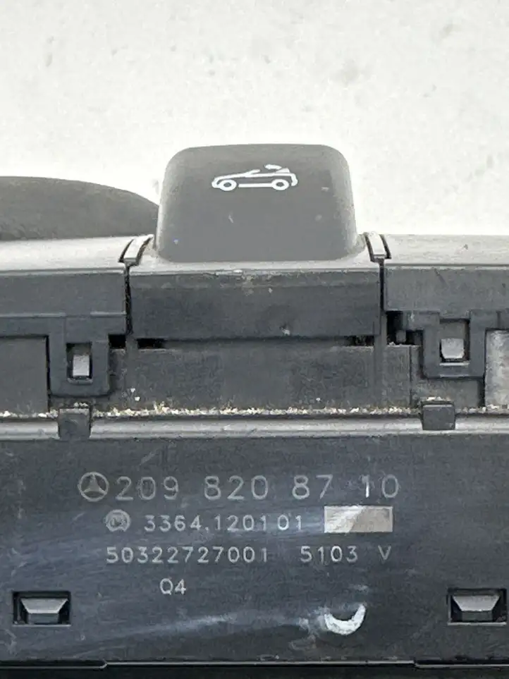 Mercedes-Benz CLK A209,C209 (2002 - 2009) 2098208710 Включатель раздвижной крыши — фото 3