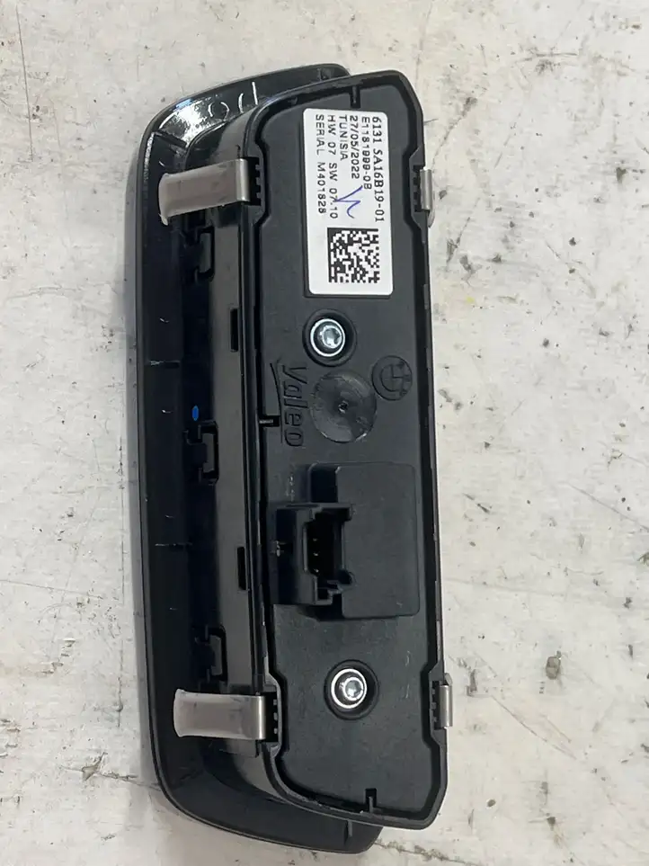 BMW 3 G20 G21 (2019 - ) E11819990B Включатель фонарей — фото 2