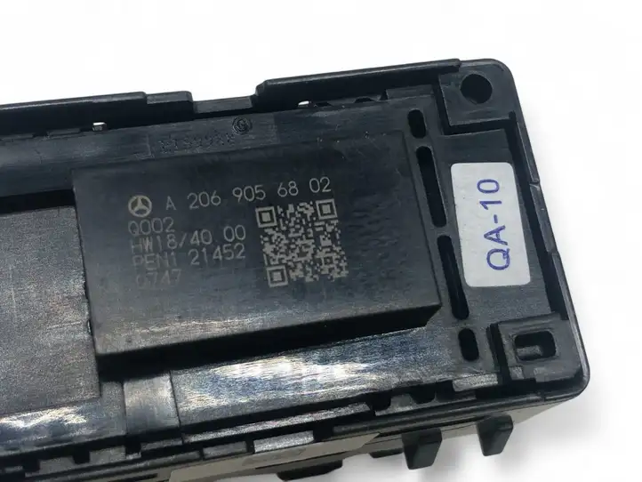 Mercedes-Benz C W206 (2021 - ) A2069056802 Кнопка закрытия багажника — фото 6