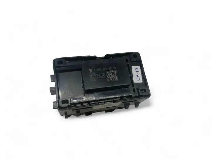Mercedes-Benz C W206 (2021 - ) A2069056802 Кнопка закрытия багажника — фото 7