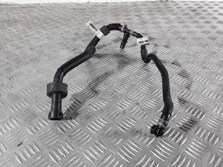 BMW 3 E90 E91 (2005 - 2012) 1353779999501 Трубки и шланги — фото 3