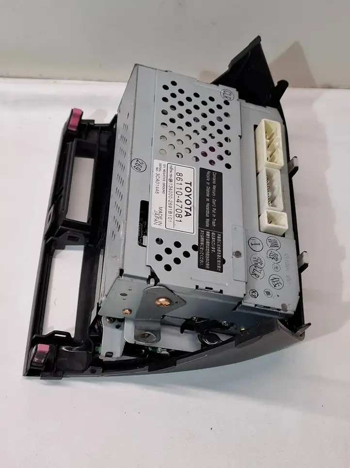 Toyota Prius (XW20) (2003 - 2009) 8611047081 Включатель (включатели) управления бортового компьютера — фото 2