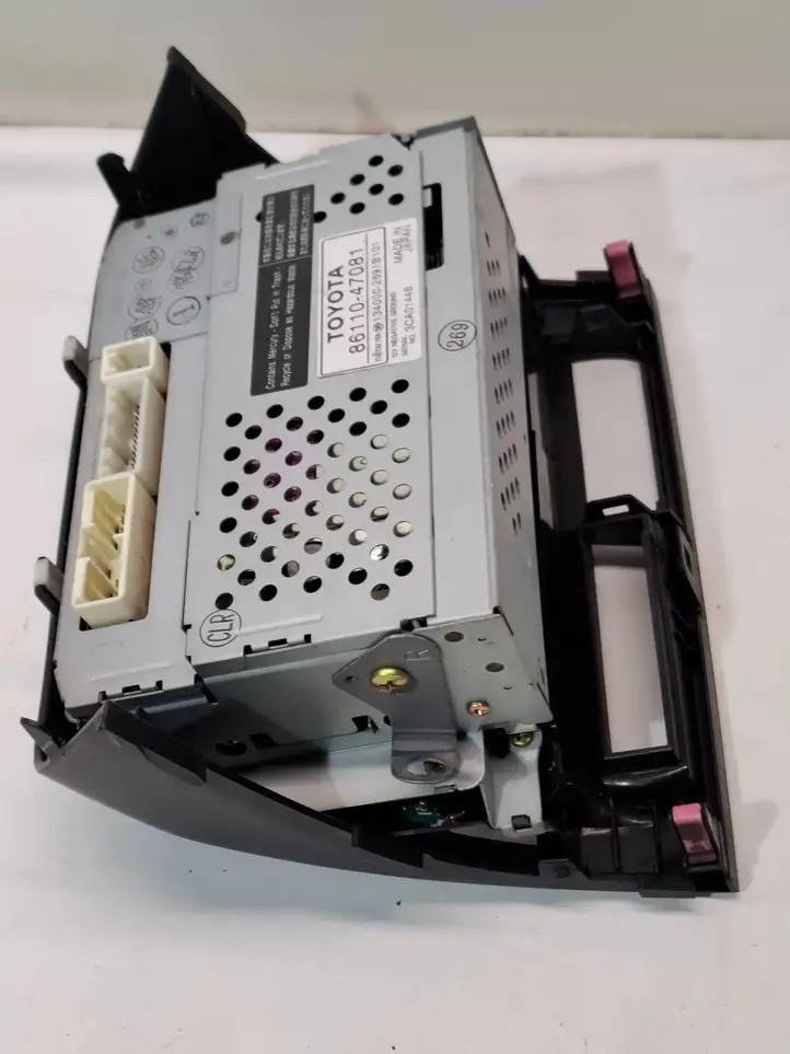 Toyota Prius (XW20) (2003 - 2009) 8611047081 Включатель (включатели) управления бортового компьютера — фото 3