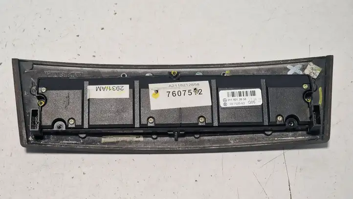 Mercedes-Benz (2011 - 2015) 2118212858 Включатель аварийных фонарей — фото 2