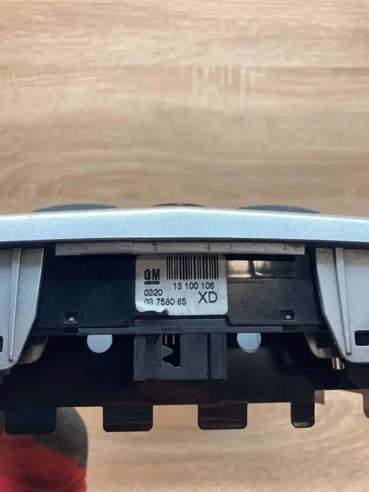 Opel Zafira B (2003 - 2006) 13100106 Включатель аварийных фонарей — фото 4