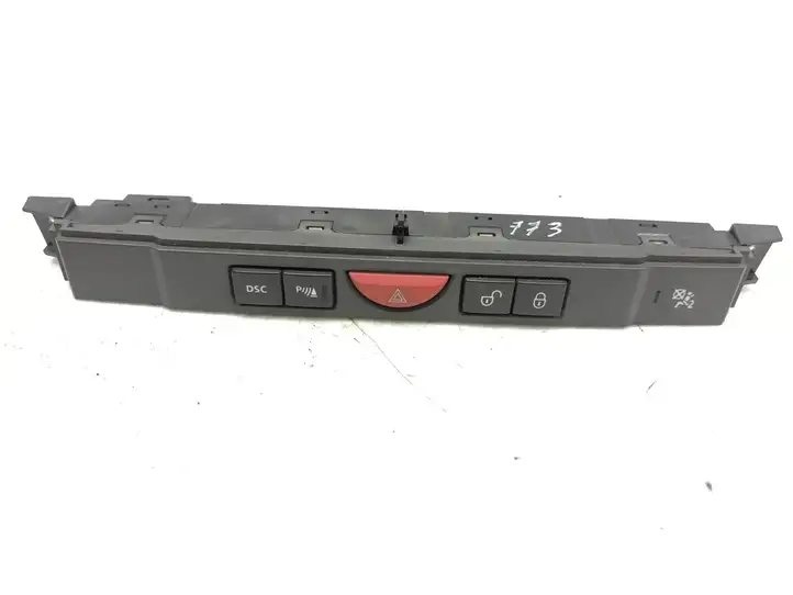 Land Rover Range Rover Sport L320 (2005 - 2009) YUL500570WUX Включатель аварийных фонарей — фото 1