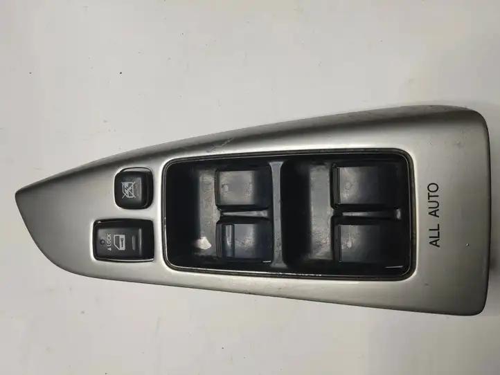 Toyota Land Cruiser (J120) (2002 - 2009) 8404060053 Кнопка стеклоподъемников — фото 1