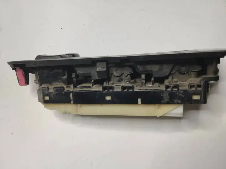 Toyota Land Cruiser (J120) (2002 - 2009) 8404060053 Кнопка стеклоподъемников — фото 4