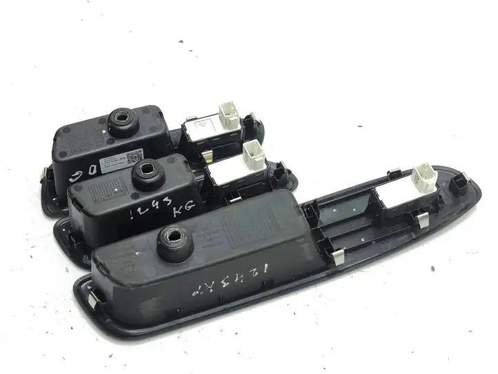 Jeep Avenger (2022 - ) 7357709250 Кнопка стеклоподъемников — фото 13