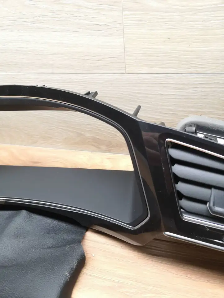 Volkswagen Tiguan (2020 - 2024) 5NC857059D Включатель аварийных фонарей — фото 3