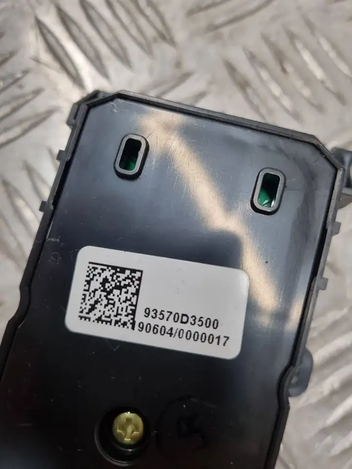 Hyundai Tucson TL (2015 - ) 93570D3500 Кнопка стеклоподъемников — фото 5