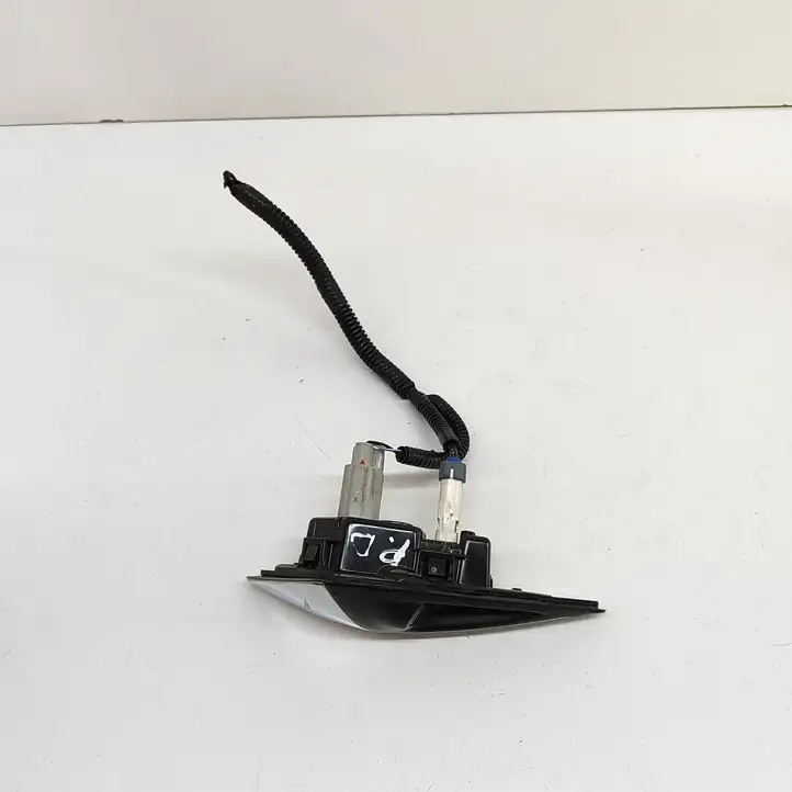Tesla Model X (2015 - 2021) 112510700E Боковая камера в крыле — фото 3