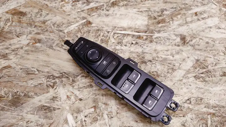 Kia Stinger (2017 - ) 93570J5000 Кнопка стеклоподъемников — фото 2