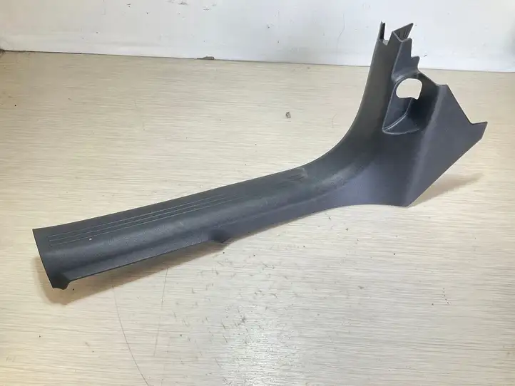 Volvo XC40 (2017 - ) 31469223 Внутренняя отделка переднего порога — фото 1
