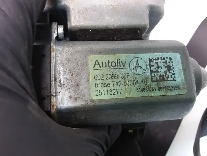 Mercedes-Benz E W211 (2002 - 2009)  609098200D Передний ремень безопасности