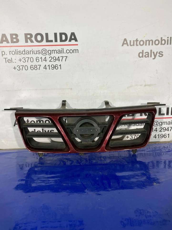 Nissan X-Trail T30 (2001 - 2007)  623108H700 Верхняя решётка