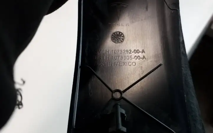 Tesla Model X (2015 - 2021) 107329200A Боковая обшивка багажника — фото 5