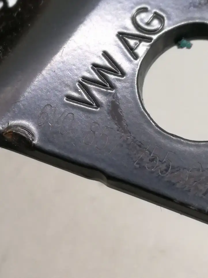 Skoda Fabia Mk3 (NJ) (2015 - 2021)  6V0857755C Замок переднего ремня