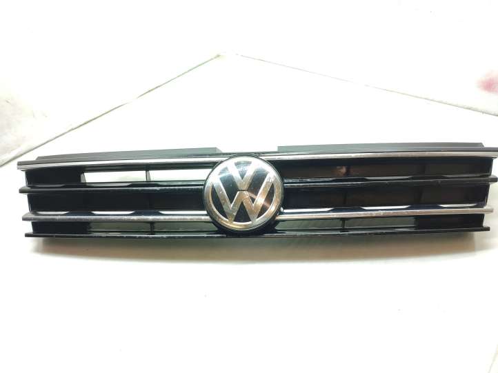 Volkswagen Tiguan (2016 - 2020)  5NA853653A Верхняя решётка