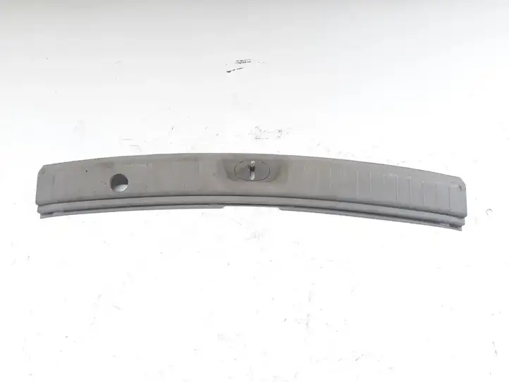 Hyundai Santa Fe (2005 - 2009) 857702B000 Отделка порога багажника — фото 1