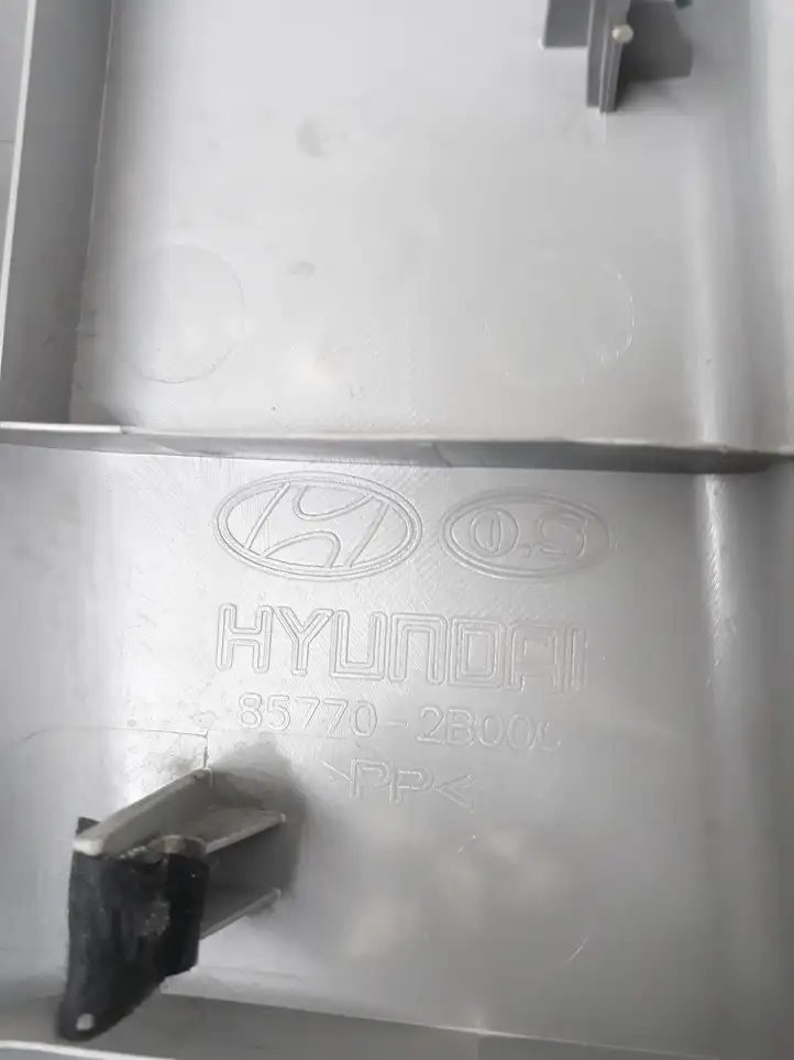 Hyundai Santa Fe (2005 - 2009) 857702B000 Отделка порога багажника — фото 3