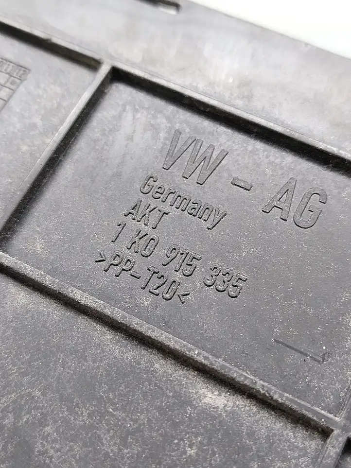 Audi A3/S3 8L (2000 - 2003) 1K0915335 Перегородка аккумулятора — фото 3