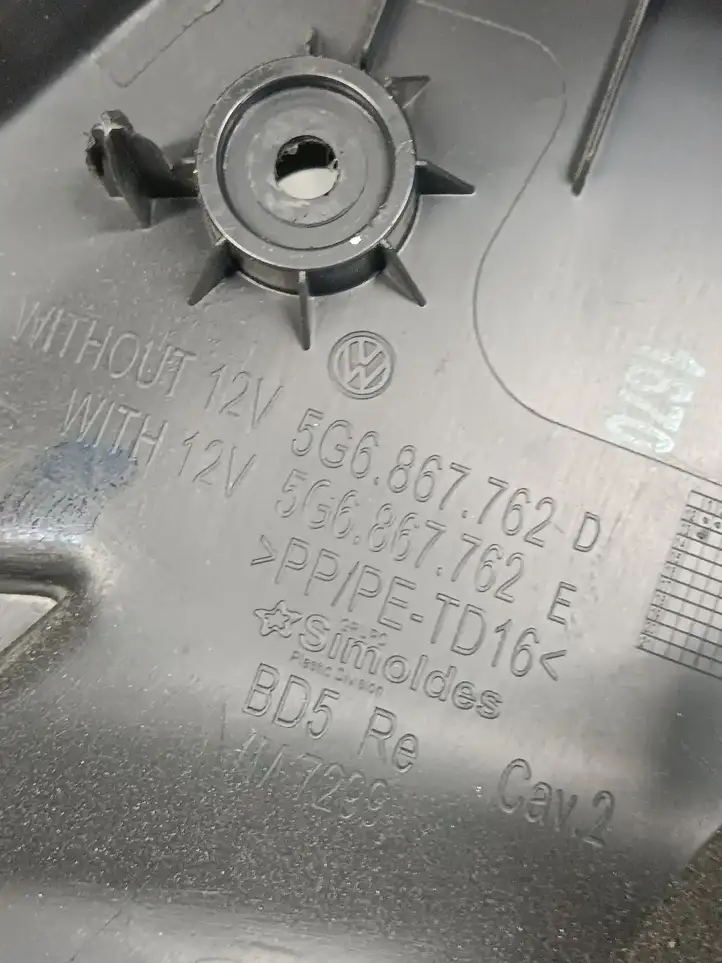 Volkswagen Golf VII (2013 - 2019) 5G6867762E Прочая отделка багажника — фото 3