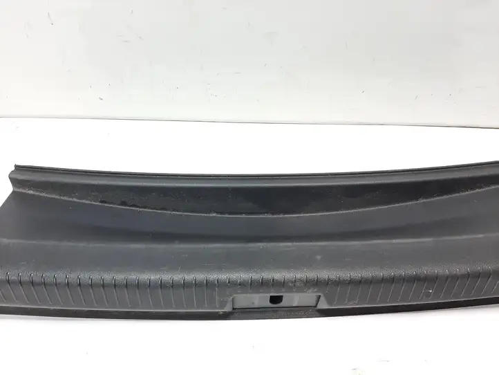 Volkswagen Golf VII (2013 - 2019) 5G6863459K Отделка порога багажника — фото 3