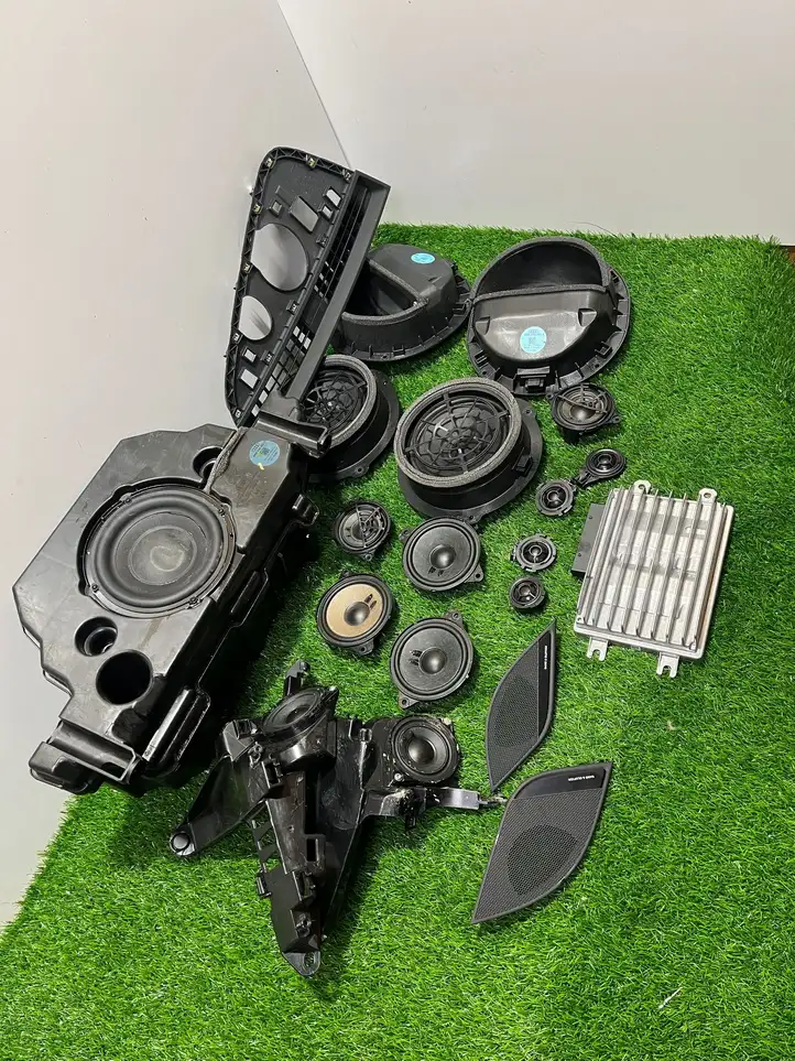 Audi RS 5 (2017 - )  8y0035465 Комплект звуковой системы