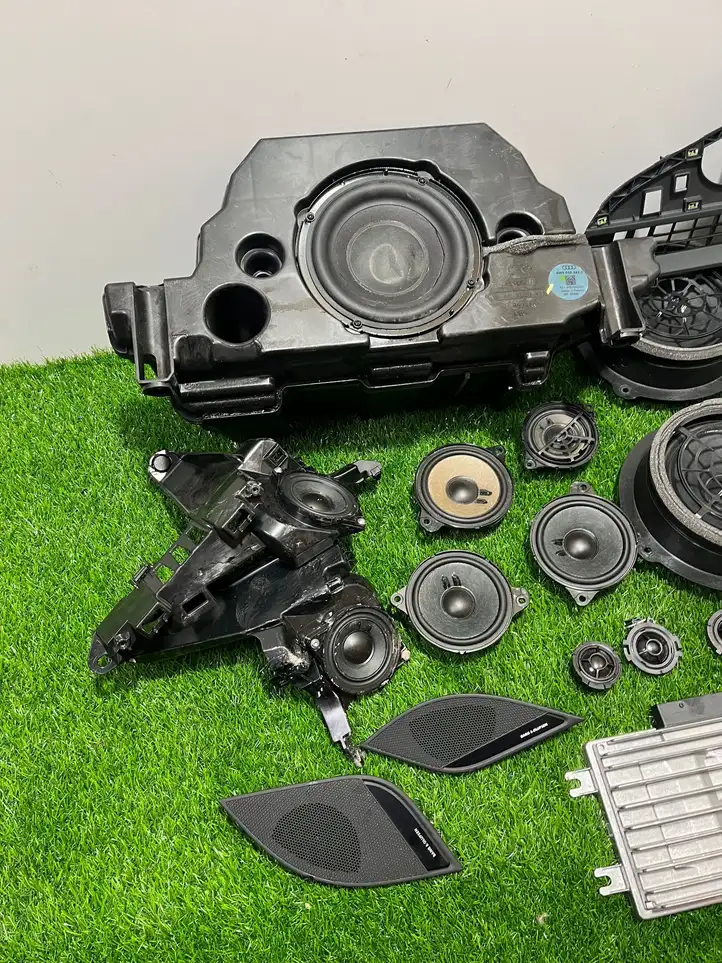 Audi RS 5 (2017 - )  8y0035465 Комплект звуковой системы