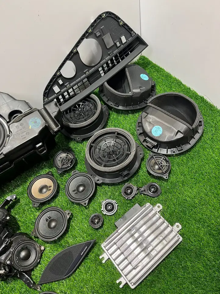 Audi RS 5 (2017 - )  8y0035465 Комплект звуковой системы