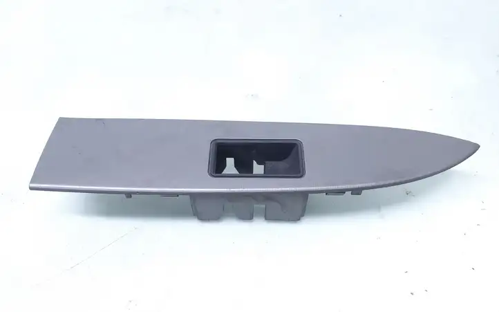 Toyota Avensis T270 (2009 - 2012) 7427205050 Накладка кнопки стеклоподъемника — фото 1
