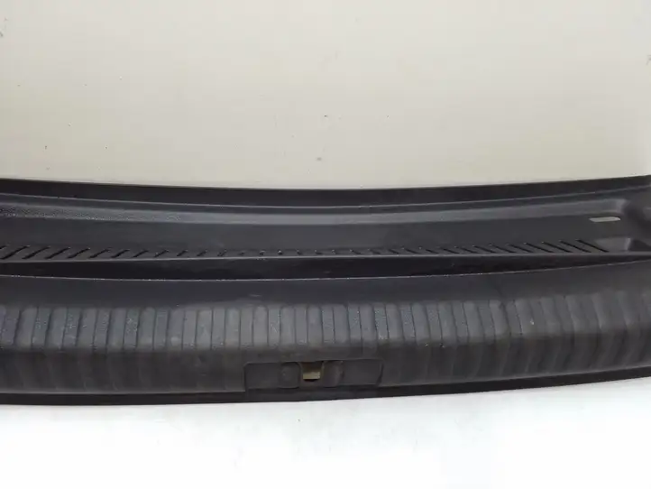 Volkswagen Tiguan (2007 - 2011) 5N0863459 Отделка порога багажника — фото 4