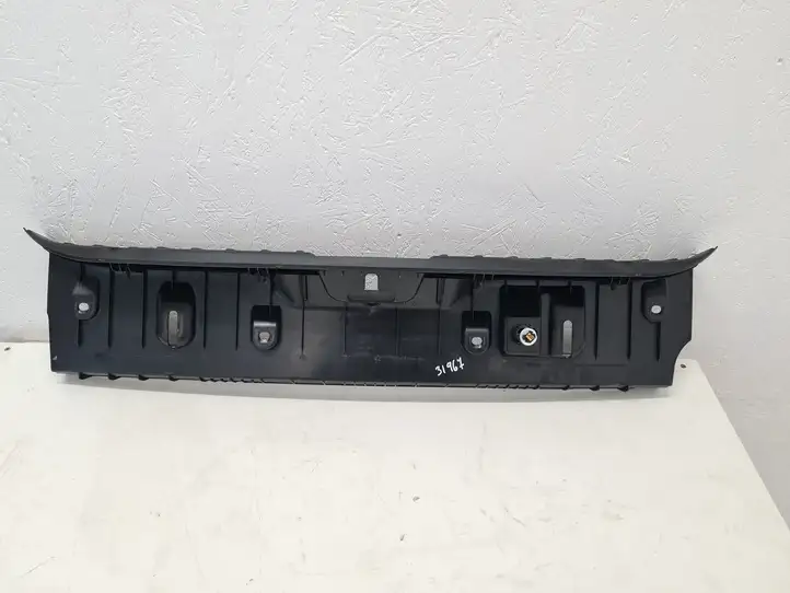 BMW 5 F10 F11 (2009 - 2016)  7227535 Отделка порога багажника