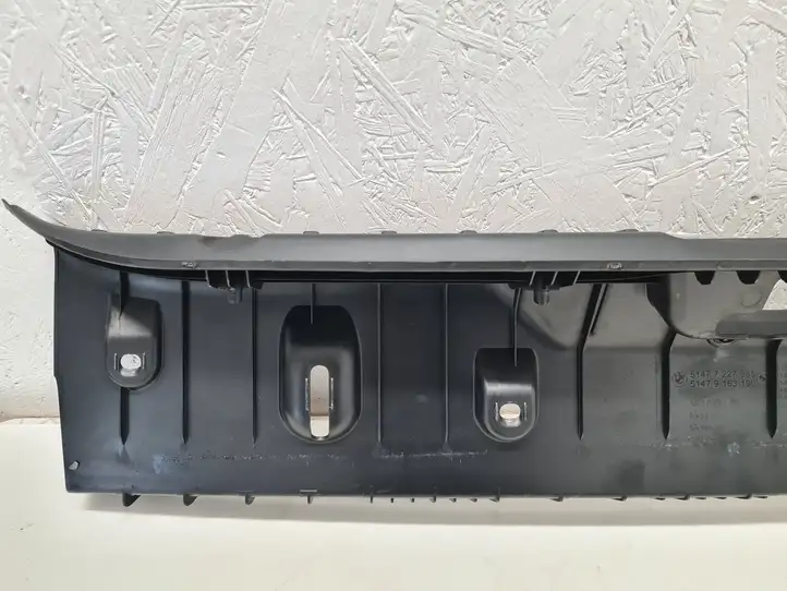 BMW 5 F10 F11 (2009 - 2016)  7227535 Отделка порога багажника