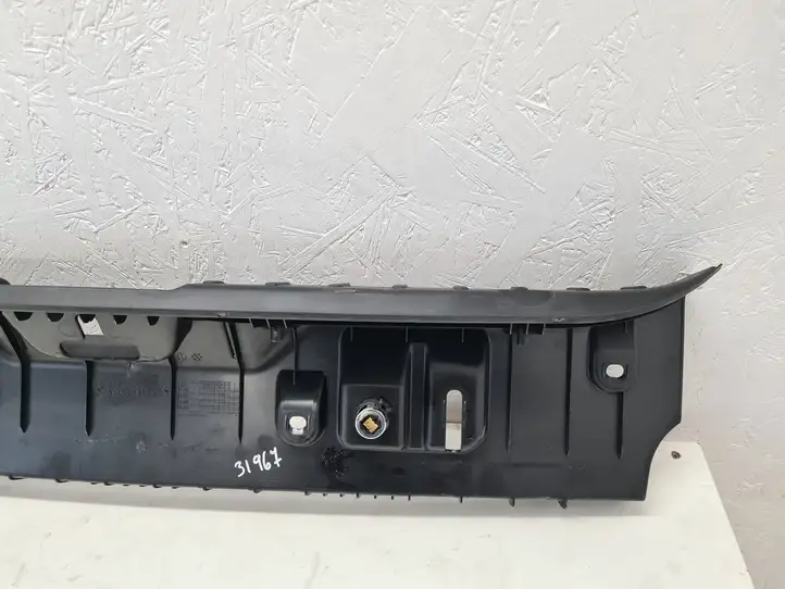 BMW 5 F10 F11 (2009 - 2016)  7227535 Отделка порога багажника