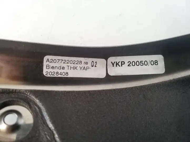 Mercedes-Benz E C207 W207 (2009 - 2017) A2077220228 Прочая отделка передней двери — фото 3