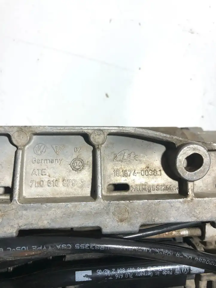 Audi Q7 4L (2005 - 2009) 7L0616879 Кронштейн пневмокомпрессора — фото 4