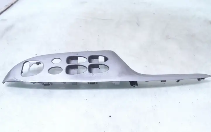 Honda Civic (2006 - 2011) 83540SMGG010M1 Накладка кнопки стеклоподъемника — фото 1