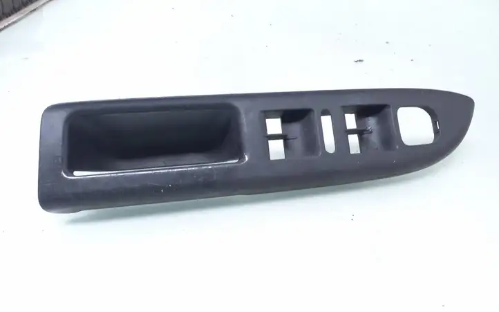 Volkswagen Golf Plus (2004 - 2008) 5M1867371B Накладка кнопки стеклоподъемника — фото 1