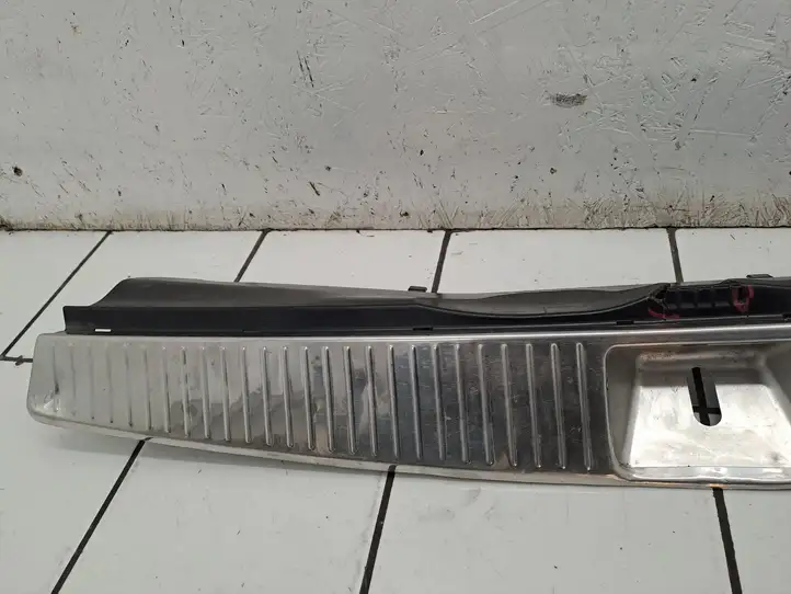 Mercedes-Benz C W204 (2007 - 2014) A2046906541 Отделка порога багажника — фото 4