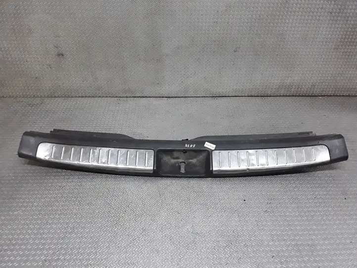 Toyota Avensis T250 (2003 - 2006) 5838705090 Отделка порога багажника — фото 1
