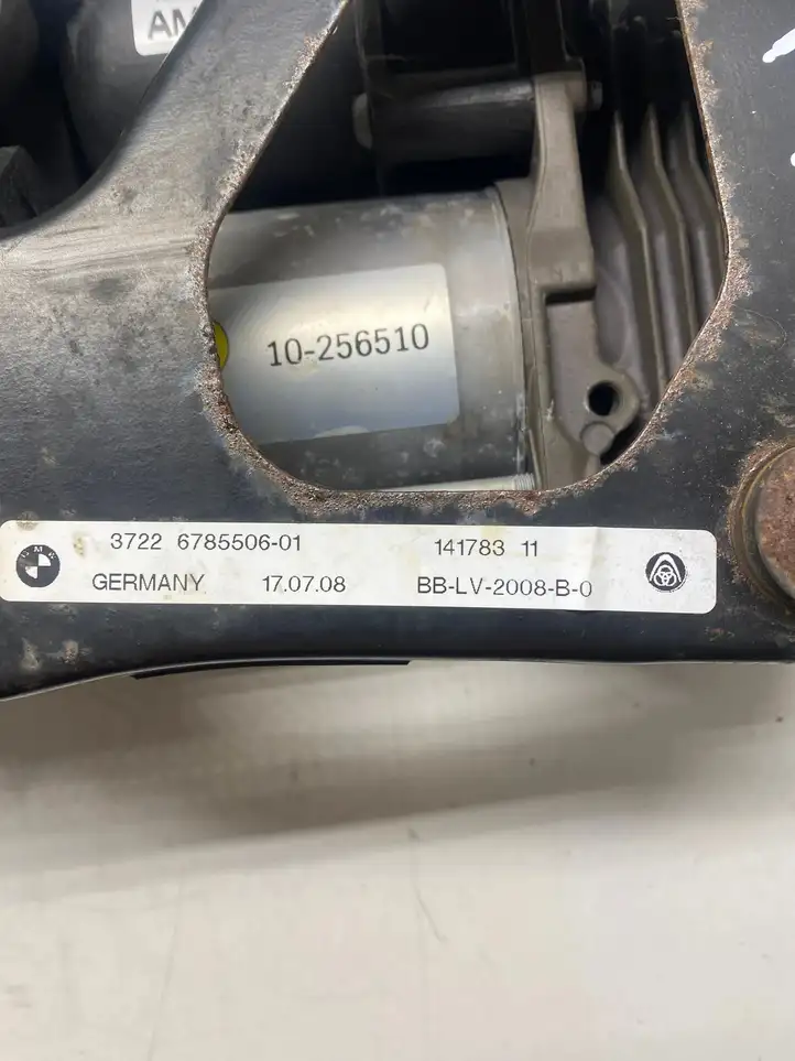 BMW X5 E70 (2006 - 2013)  6785506 Кронштейн пневматического воздушного компрессора