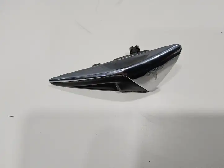 Tesla Model X (2015 - 2021) 103434500B Боковая камера в крыле — фото 1