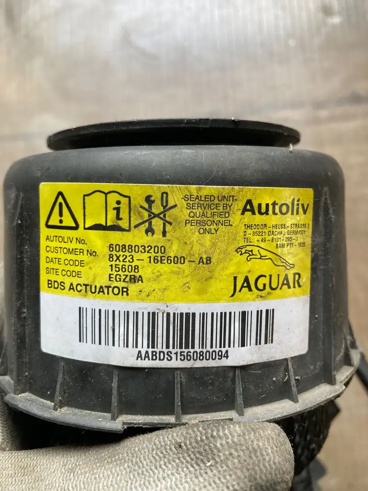 Jaguar XF (2007 - 2015) 8X2316E600AB Подушка безопасности пешехода — фото 3