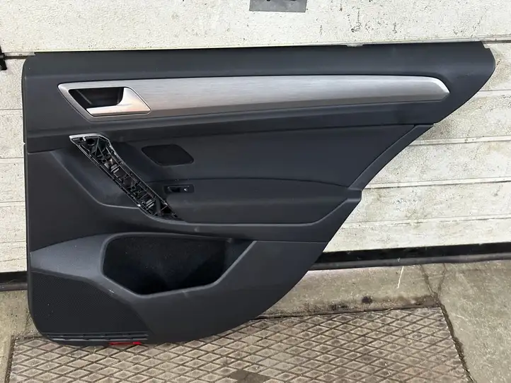 Volkswagen Golf Sportsvan (2014 - 2017) 510868116 Обшивка задней двери — фото 1