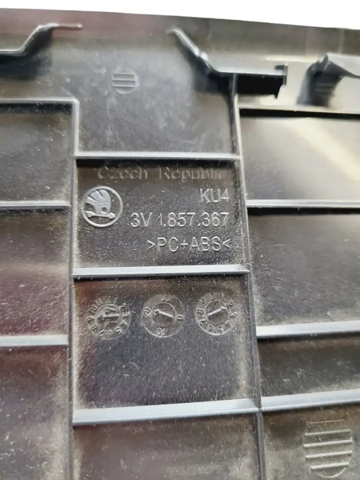 Skoda Superb B8 (3V) (2015 - 2023)  3V1857367 Другая центральная деталь консоли (туннеля)